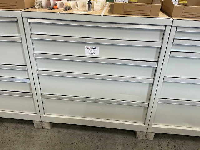 Kind 5-laden materiaalkast - afbeelding 1 van  3