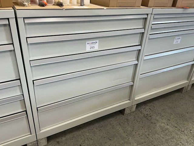 Kind 5-laden materiaalkast - afbeelding 3 van  3