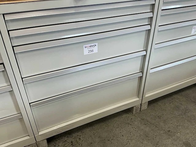 Kind 5-laden materiaalkast - afbeelding 3 van  3