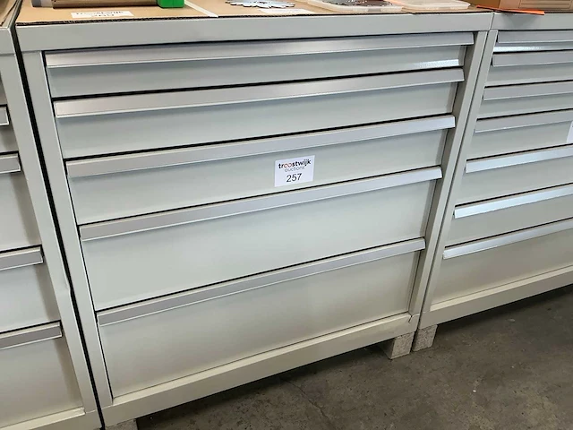 Kind 5-laden materiaalkast - afbeelding 3 van  3