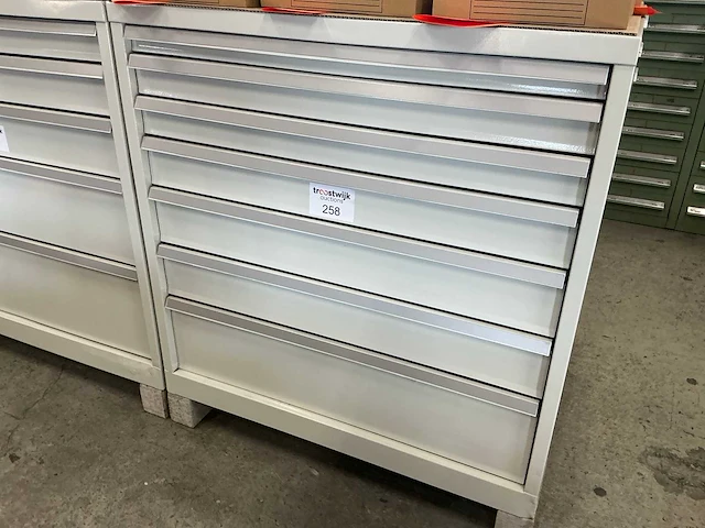 Kind 7-laden materiaalkast - afbeelding 2 van  3
