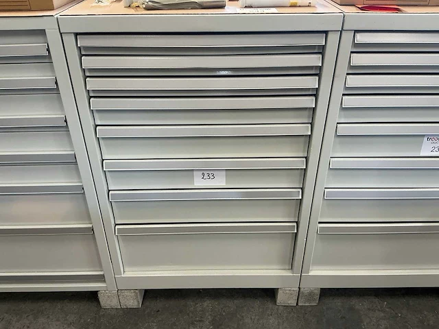 Kind 8-laden materiaalkast - afbeelding 1 van  3