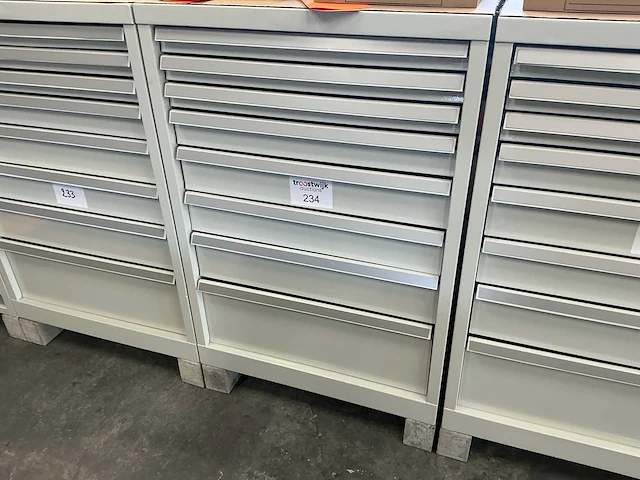 Kind 8-laden materiaalkast - afbeelding 2 van  5