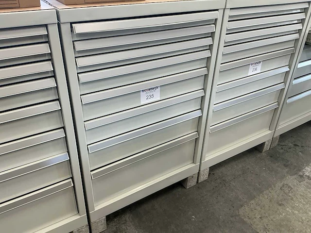 Kind 8-laden materiaalkast - afbeelding 3 van  3