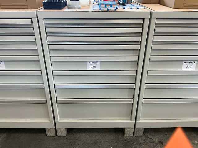 Kind 8-laden materiaalkast - afbeelding 1 van  3