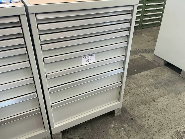 Kind 8-laden materiaalkast - afbeelding 3 van  5