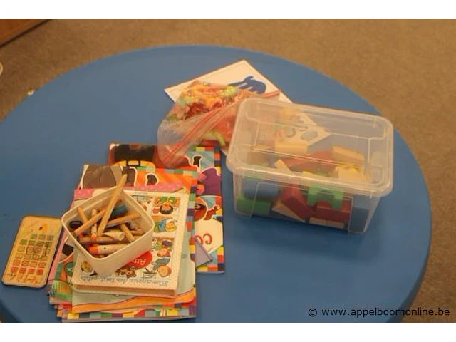 Kinderspeeltafel met toebehoren - afbeelding 2 van  2