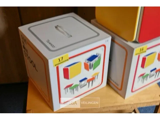 Kinderstoel en tafel 4+1 in box tanhoo - afbeelding 1 van  1