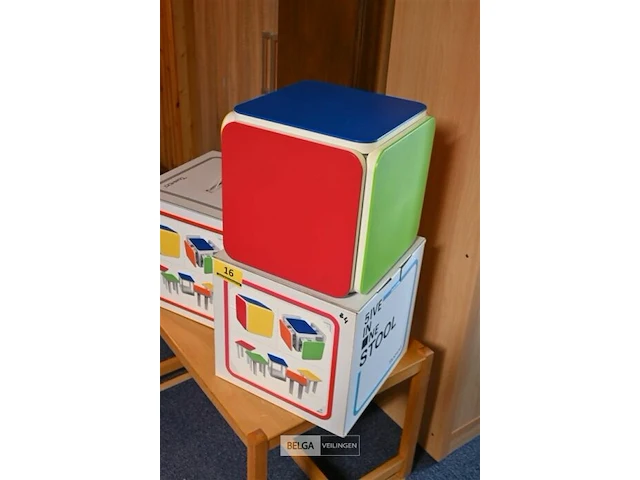 Kinderstoel en tafel 4+1 in box tanhoo - afbeelding 1 van  1