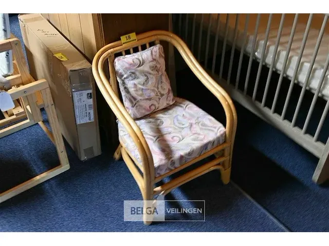 Kinderstoel (look bamboe) met kussen - afbeelding 1 van  2