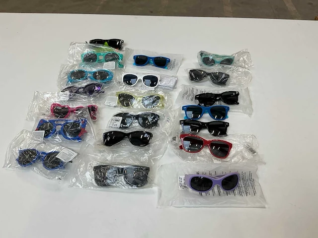 Kinderzonnebril (20x) - afbeelding 1 van  8