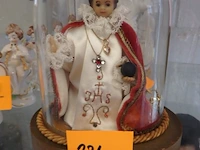 Kindje van praag onder stolp hoogte 18cm - afbeelding 1 van  1