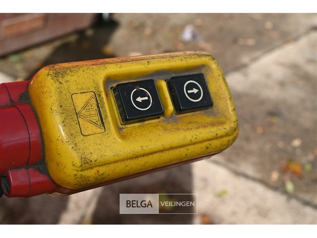 Kiosk / hydraulische podiumwagen - afbeelding 20 van  23