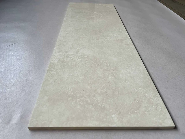 Kiss 30x90 madrid beige glossy 40,50 m² - afbeelding 1 van  3