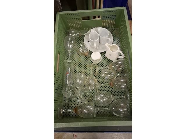 Kist glaasjes en diversen - afbeelding 1 van  1