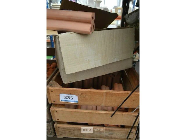 Kist met bloembakhouders - afbeelding 2 van  2