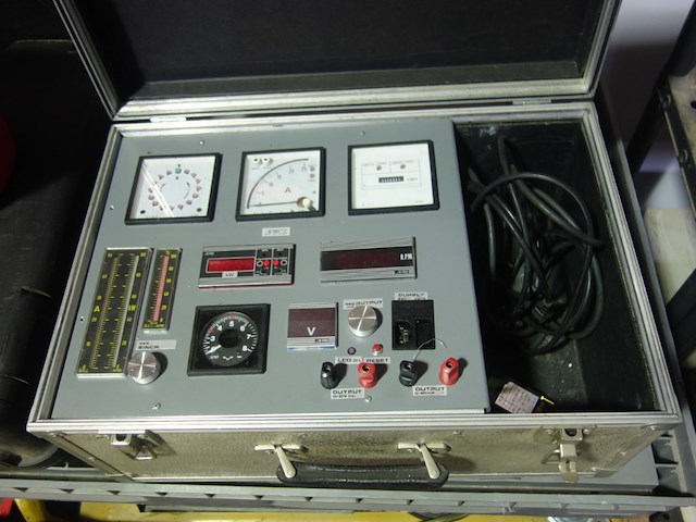 Kist met diverse meters - afbeelding 2 van  2