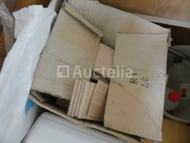 Kist met inhoud - afbeelding 3 van  6