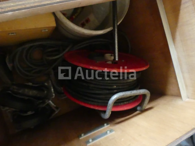 Kist met inhoud - afbeelding 6 van  6