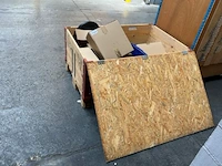 Kist met inhoud - afbeelding 9 van  9