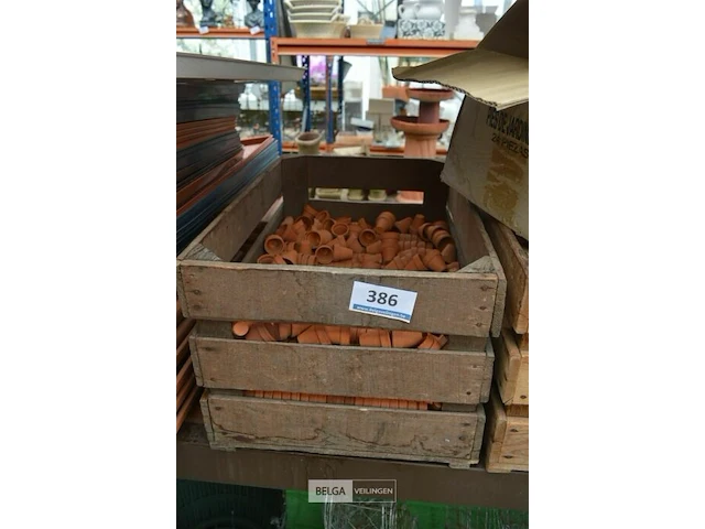 Kist met kleine terracotta potjes - afbeelding 1 van  3