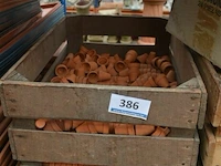 Kist met kleine terracotta potjes - afbeelding 1 van  3