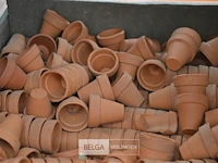 Kist met kleine terracotta potjes - afbeelding 3 van  3