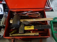 Kist met materiaal - afbeelding 1 van  1