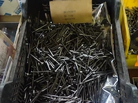 Kist nagels - afbeelding 1 van  1