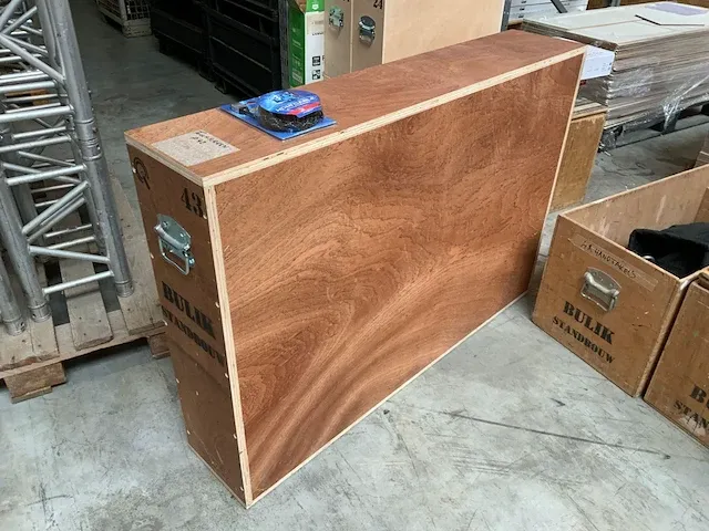 Kist voor 43" monitor - afbeelding 1 van  3