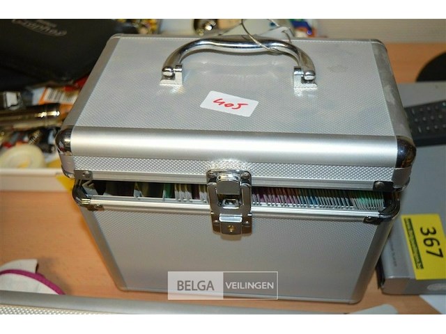 Kistje met div dvd's - afbeelding 1 van  2