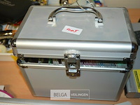 Kistje met div dvd's - afbeelding 1 van  2