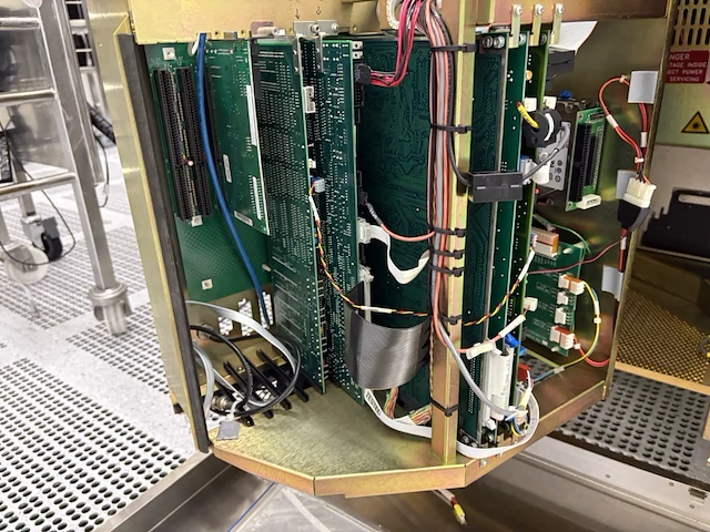 Kla surfscan 6220 - 200mm defect inspection system - afbeelding 2 van  13