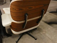 Klassieke charles eames-stijl loungestoel en poef, wit leder - afbeelding 3 van  6