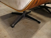 Klassieke charles eames-stijl loungestoel en poef, wit leder - afbeelding 6 van  6