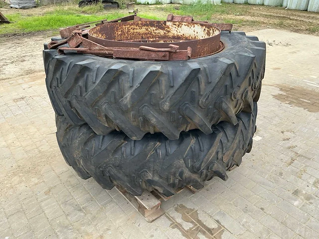 Kleber dubbele tractorwielen met haken - afbeelding 2 van  7