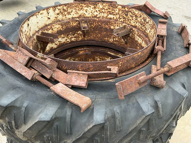 Kleber dubbele tractorwielen met haken - afbeelding 5 van  7