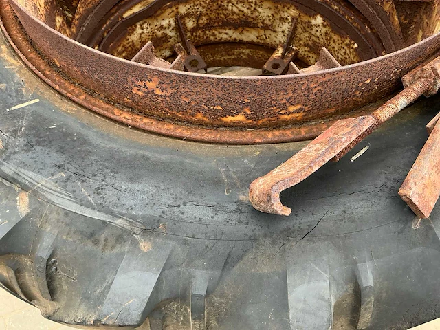 Kleber dubbele tractorwielen met haken - afbeelding 7 van  7