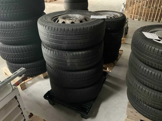 Kleber winterbanden op velg bestelwagen 225/70r15c (4x) - afbeelding 1 van  6
