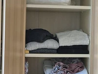 Kledij, jassen, beddengoed enzovoort volgens foto - afbeelding 8 van  8