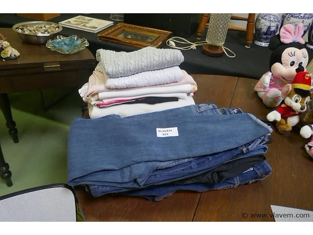 Kleding voor jong volwassenen - afbeelding 1 van  1