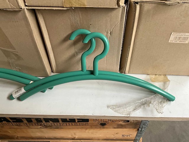 Kledinghanger kunstof (136x) - afbeelding 2 van  4