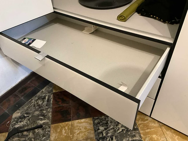 Kledingkast nn - afbeelding 7 van  10