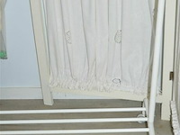 Kledingrek met witte nubic jas, echte pels - afbeelding 2 van  6