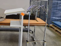 Kledingrek + staander op wielen - afbeelding 1 van  1