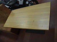 Kledingrek zwart, 2 bruine lederen zitbanken, metalen kist, inox rolrek (3,4,5,26) - afbeelding 6 van  11