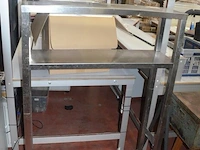Kledingrek zwart, 2 bruine lederen zitbanken, metalen kist, inox rolrek (3,4,5,26) - afbeelding 10 van  11