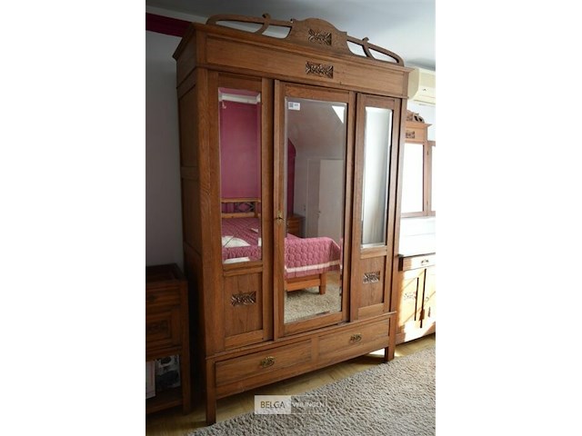 Kleerkast met 3 deuren en spiegels - afbeelding 1 van  4