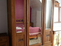 Kleerkast met 3 deuren en spiegels - afbeelding 1 van  4