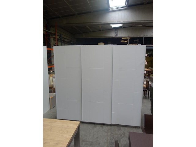 Kleerkast - afbeelding 1 van  9